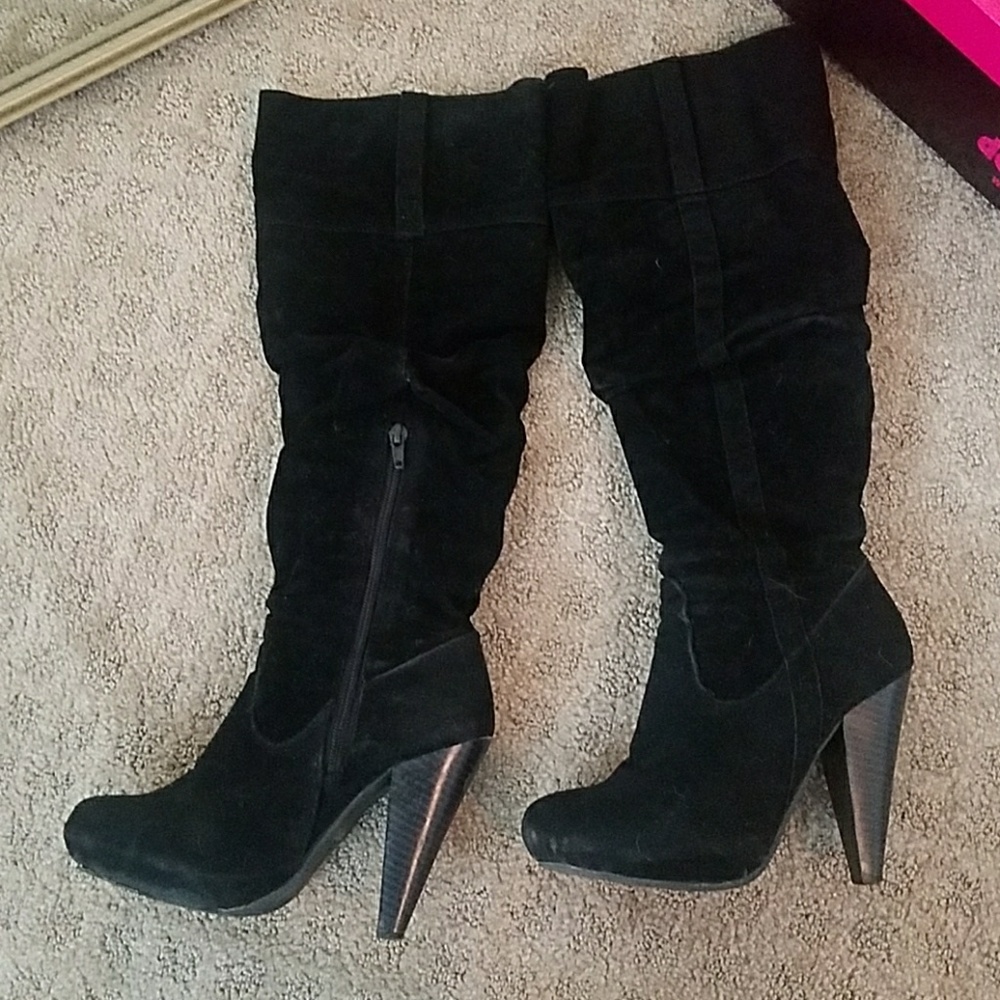 ❤SOLD❤ Super cute Dollhouse boots. Faux suede
